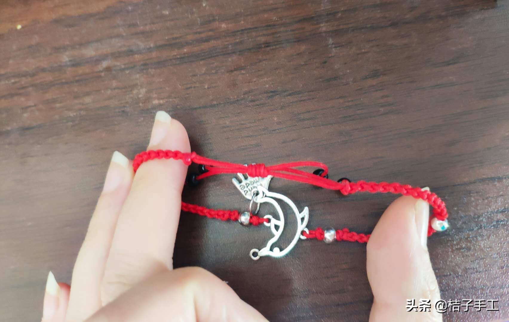 红绳银饰手链教程,银饰小红绳手链