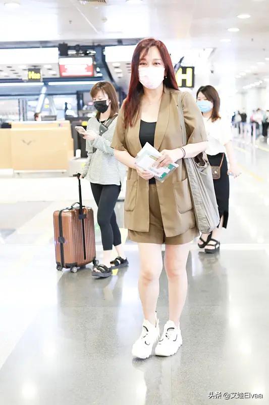 陈松伶年轻时照片短发,49岁陈松伶惊艳美照