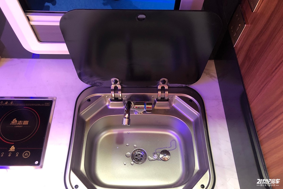 平头轻卡c型房车跃进,详解上汽跃进H500轻卡房车