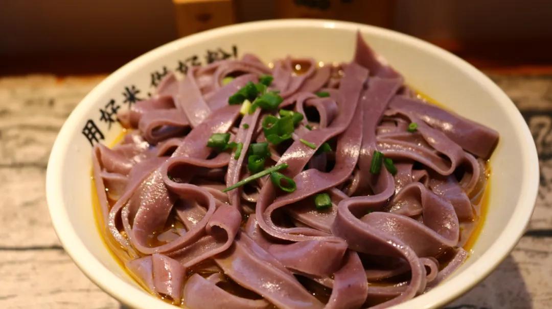 我只吃小面！打卡了这家手工粉后我真香了