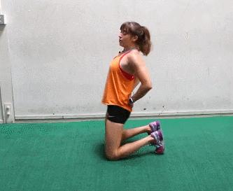 女生做什么动作紧实胸部,女生锻炼胸部最有效的动作