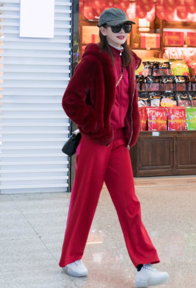 戚薇穿搭大全最新秋冬,时尚女星戚薇的西装穿搭气场全开