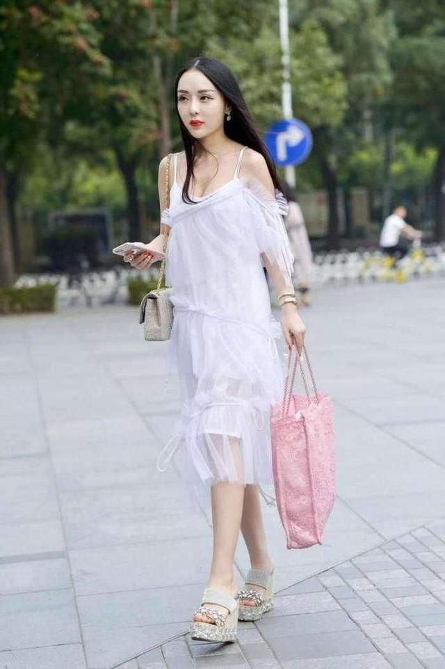 网纱波点时髦又洋气外穿,洋气时髦网纱