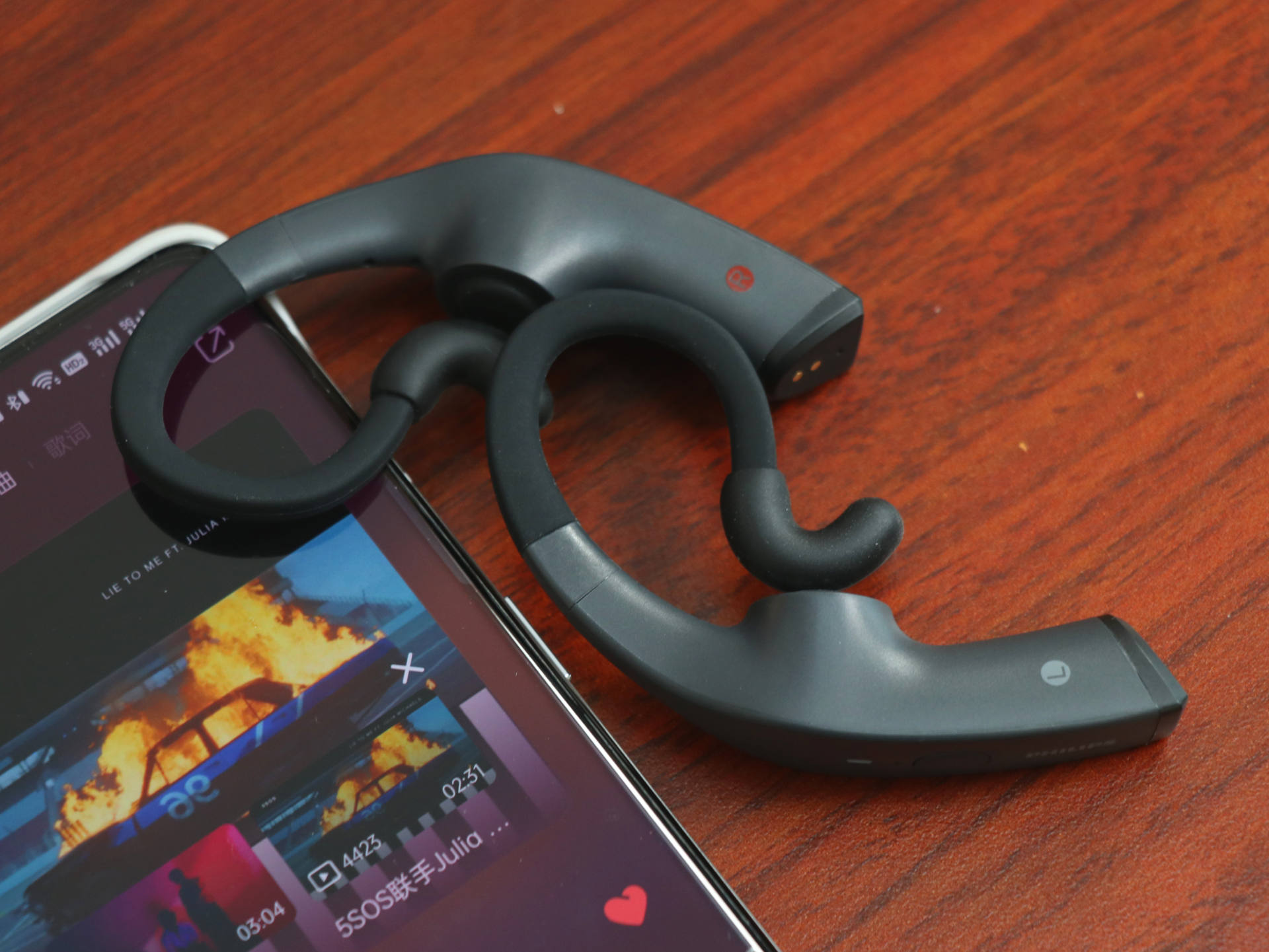 飞利浦a8606骨传导耳机使用,飞利浦骨传导蓝牙耳机测评