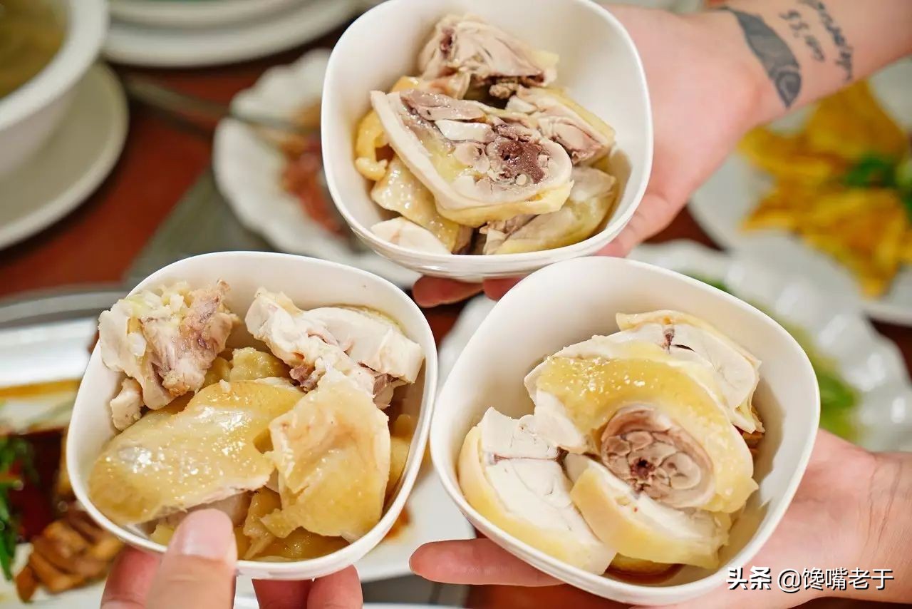 白切鸡骨头里有血是没熟吗,白切鸡骨头带血能吃吗