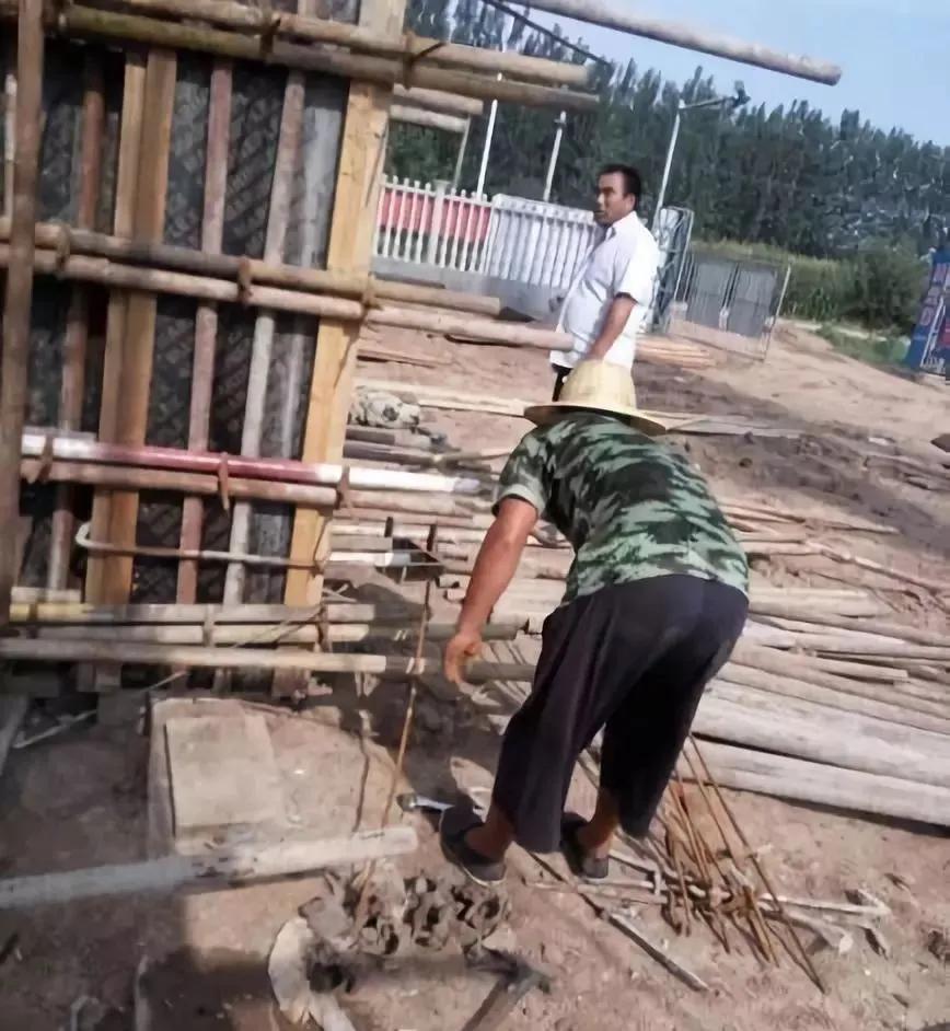 累不死的钢筋工晒不死的架子工,工地木工累还是架子工