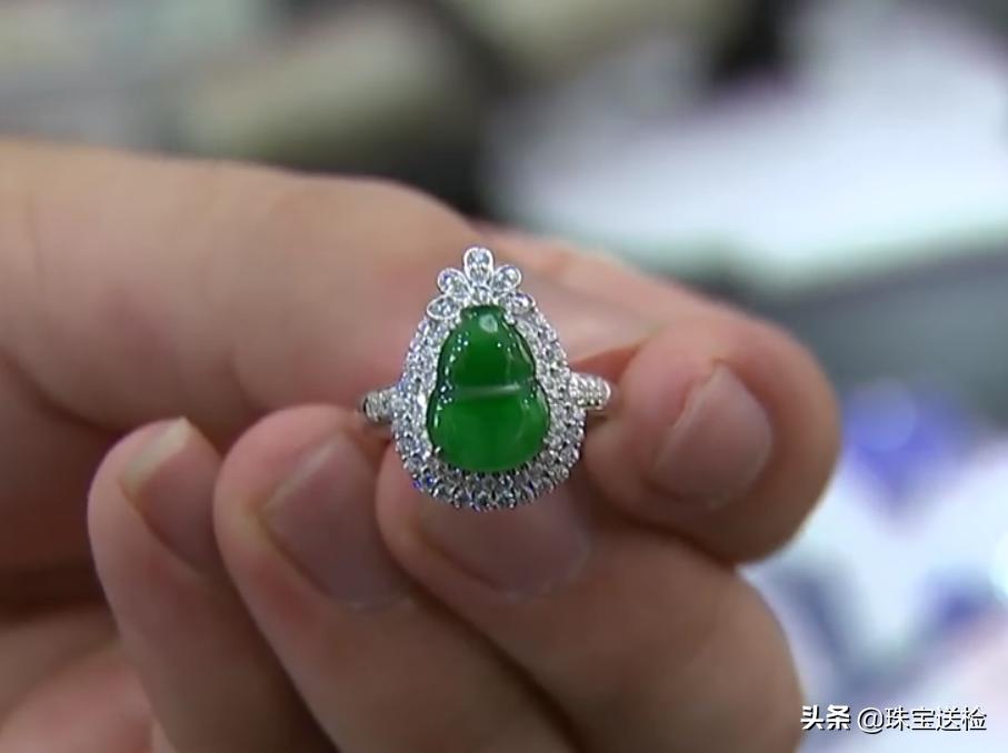 合成钻石购买,镶嵌翡翠真钻和莫桑钻对比