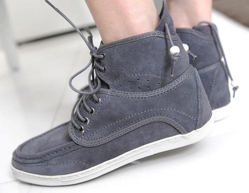 灰色绒面鞋怎么清洗不会变色,绒面鞋清洗完有水印怎么办