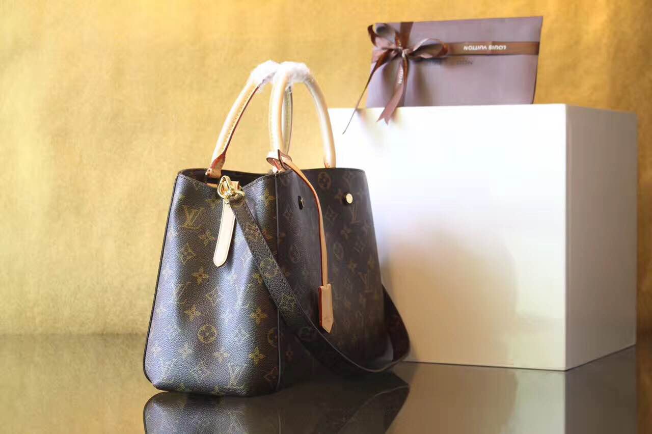 lv和bv哪个高档,lv和bv哪个档次高女包