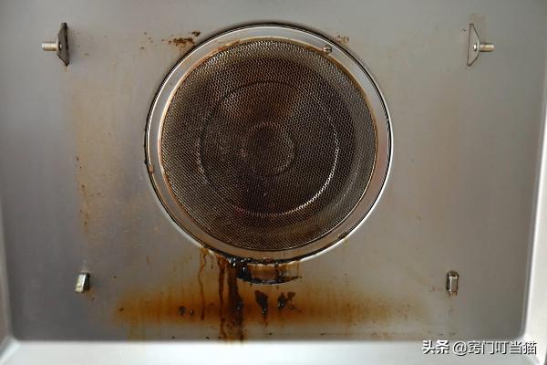 去除油渍小妙招清洗抽油烟机,如何清洗油烟机污垢最有效方法