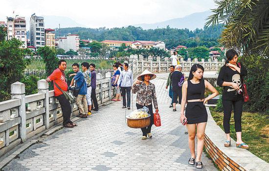 越南人来中国旅游都买些什么,越南游客很多