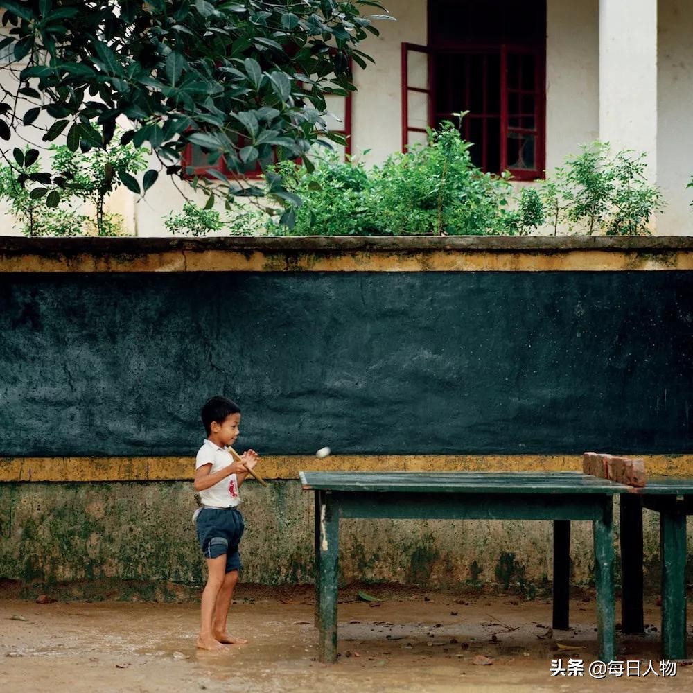 日本摄影师给中国儿童拍照,著名摄影师回忆第一次给孩子拍照