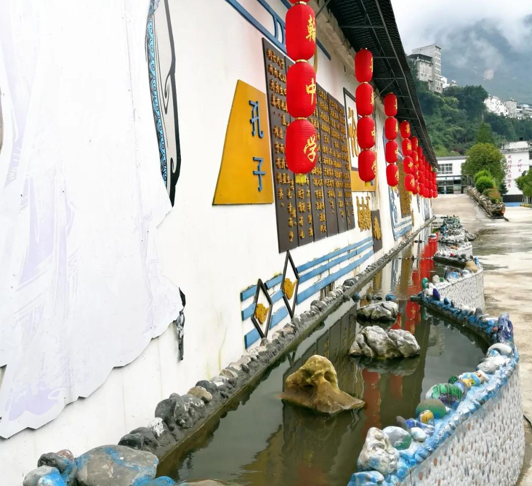 碧水绕芳园，让我们一起走进墨翰中学，看看他的“水文化”