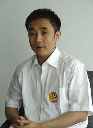 欠债800亿也不忘泡妞,豪掷1亿博美人一笑,父亲去世葬礼都不参加