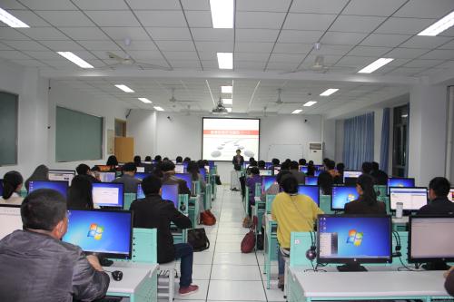 微课已成为教学中的重要手段，提高学生效率的同时也提高教学水平