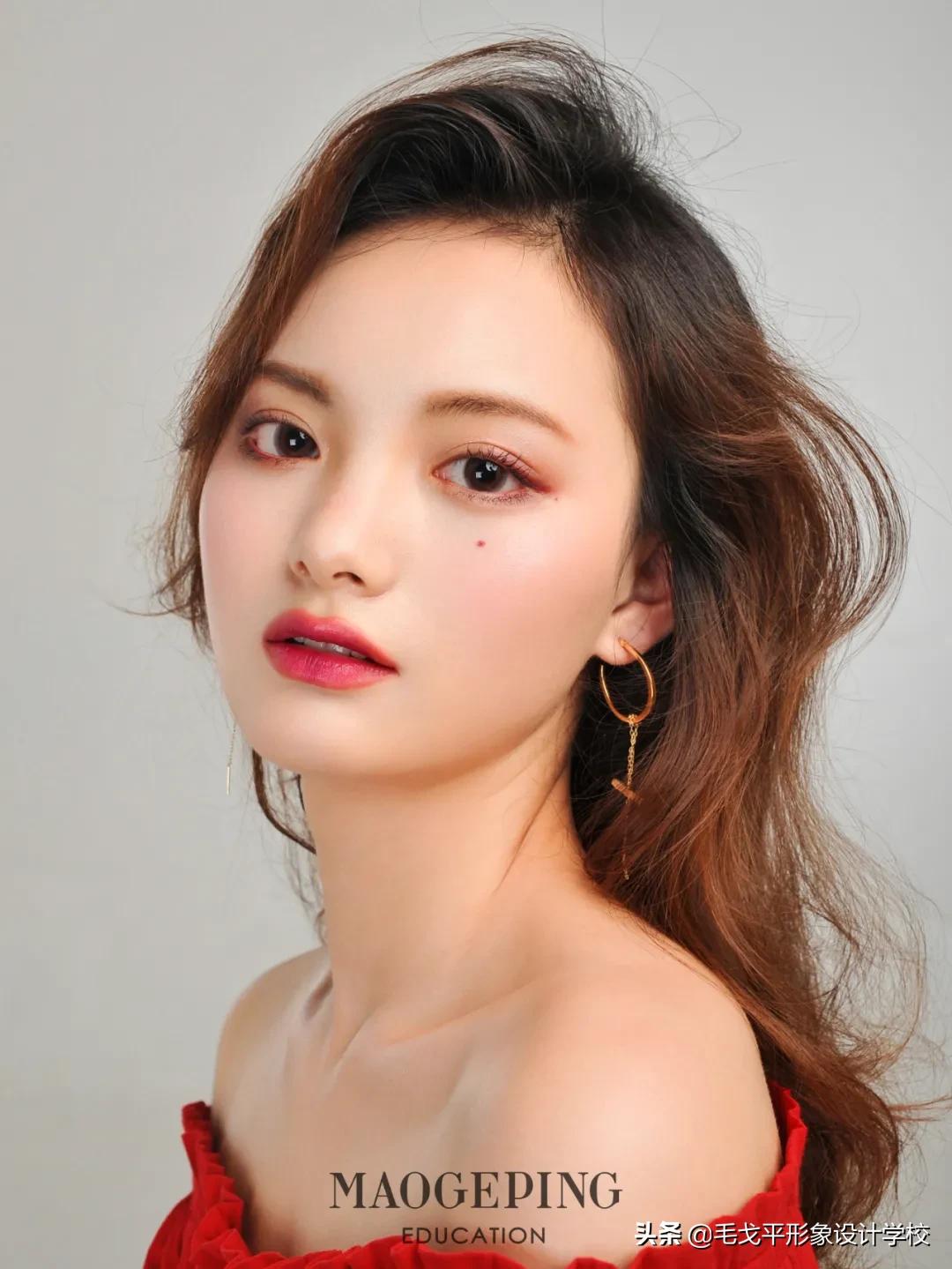 化妆前化妆后判若两人,化妆前后判若两人的化妆视频