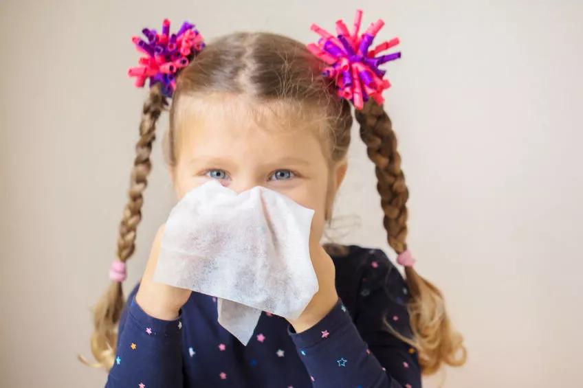 小孩脸冬天出冻疮还有红疙瘩,冬天皮肤湿疹干燥发痒怎么办