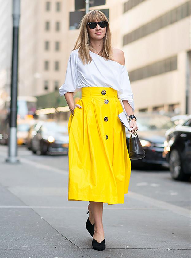 露肩衣服怎么穿不露肩带,露肩上衣怎么穿肩带不上滑