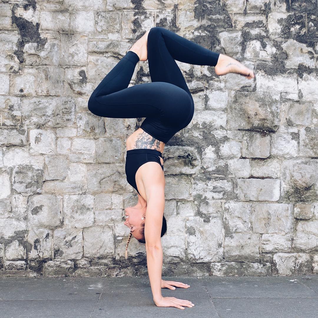 腹部扭转,练腹部动作可以促进肠胃蠕动吗