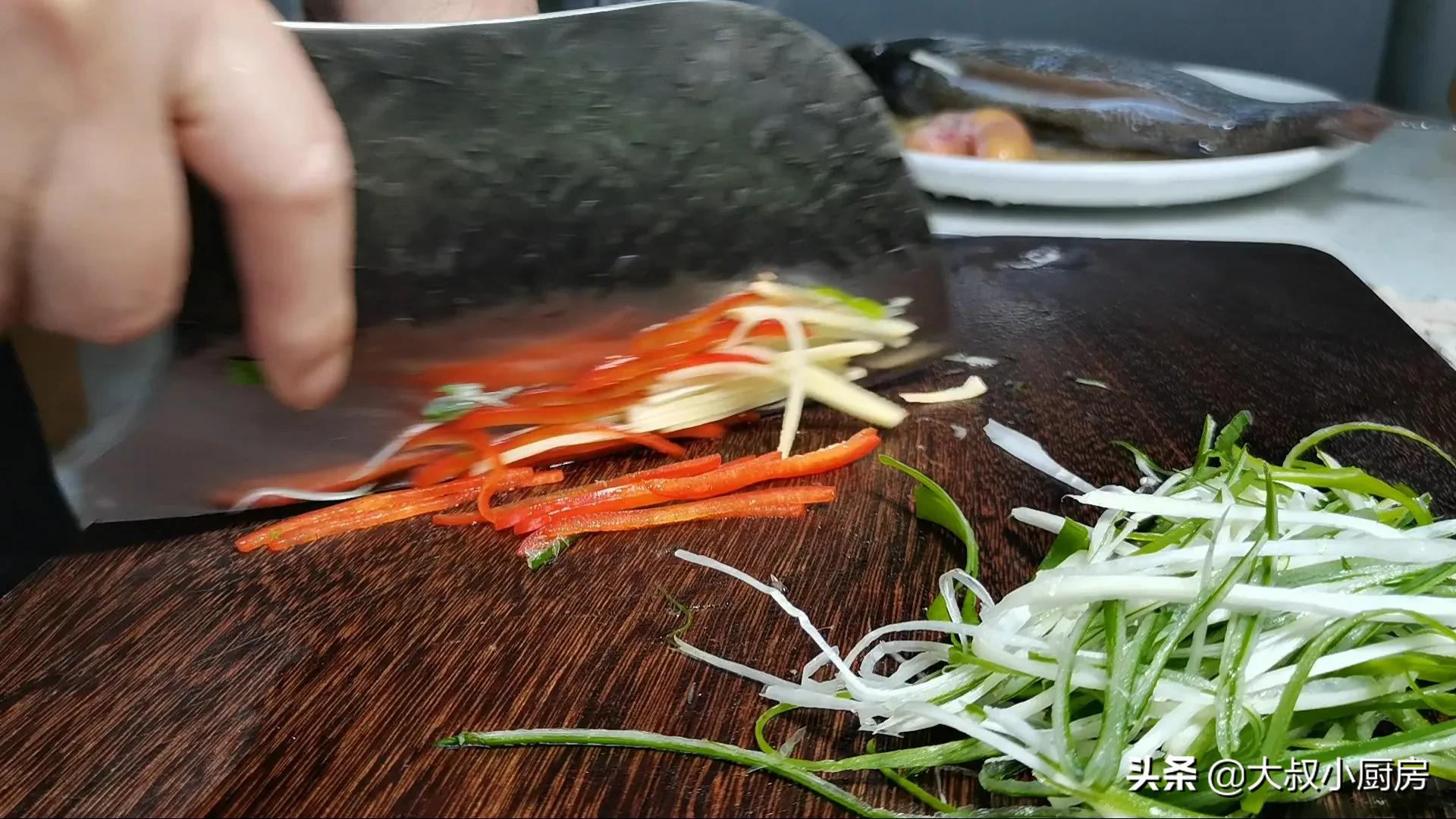 清蒸鲈鱼正确做法要放料酒吗,清蒸鲈鱼放哪些调料比较好吃