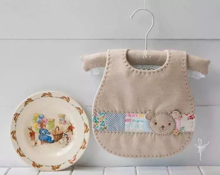 旧衣服制作宝宝口水兜,手工制作婴儿围嘴用品教程