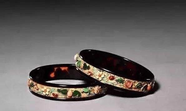 古代人为了变美用了什么秘方,古代最残忍的首饰