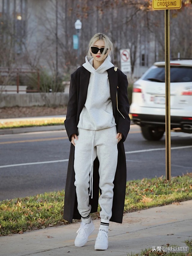 适合小个子女生的卫衣冬,今年最流行的小个子修身卫衣