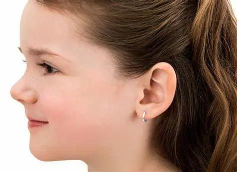 孩子可以穿耳洞吗,小孩子要穿耳洞