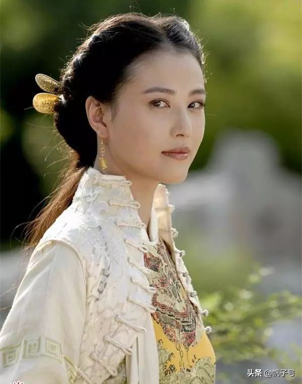 两个“最美周芷若”：美人的中年危机总是来得更猛烈一些