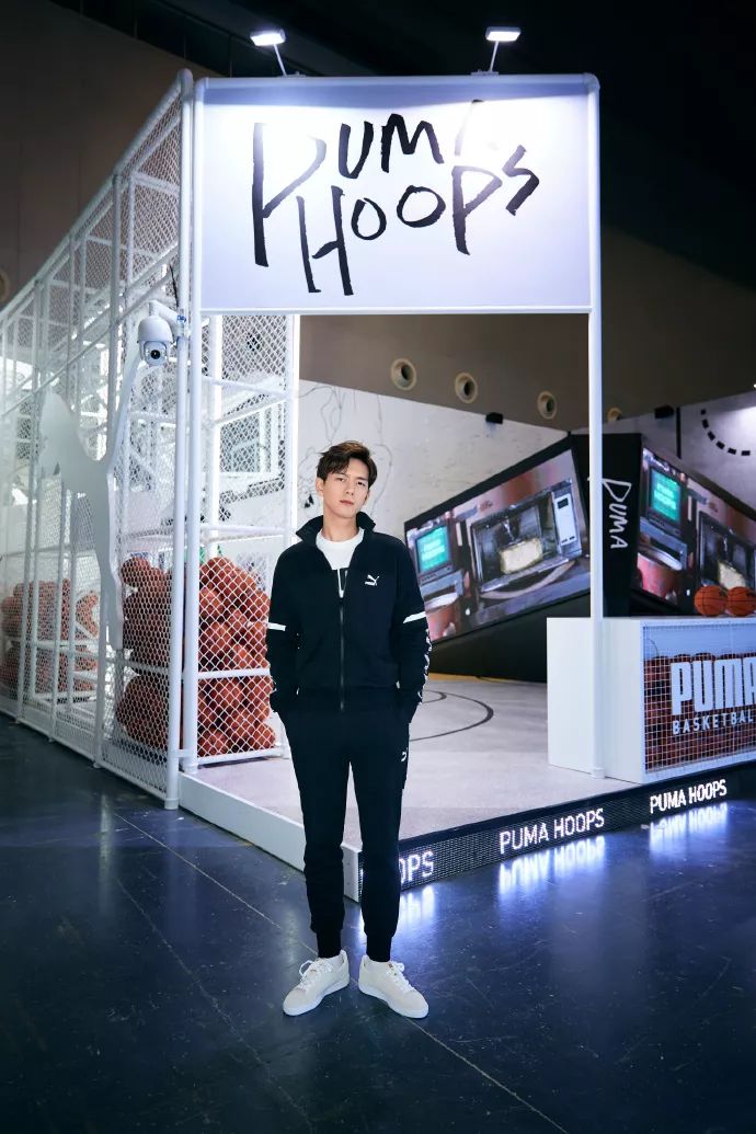 李现穿蓝色西服,李现穿绿色西装