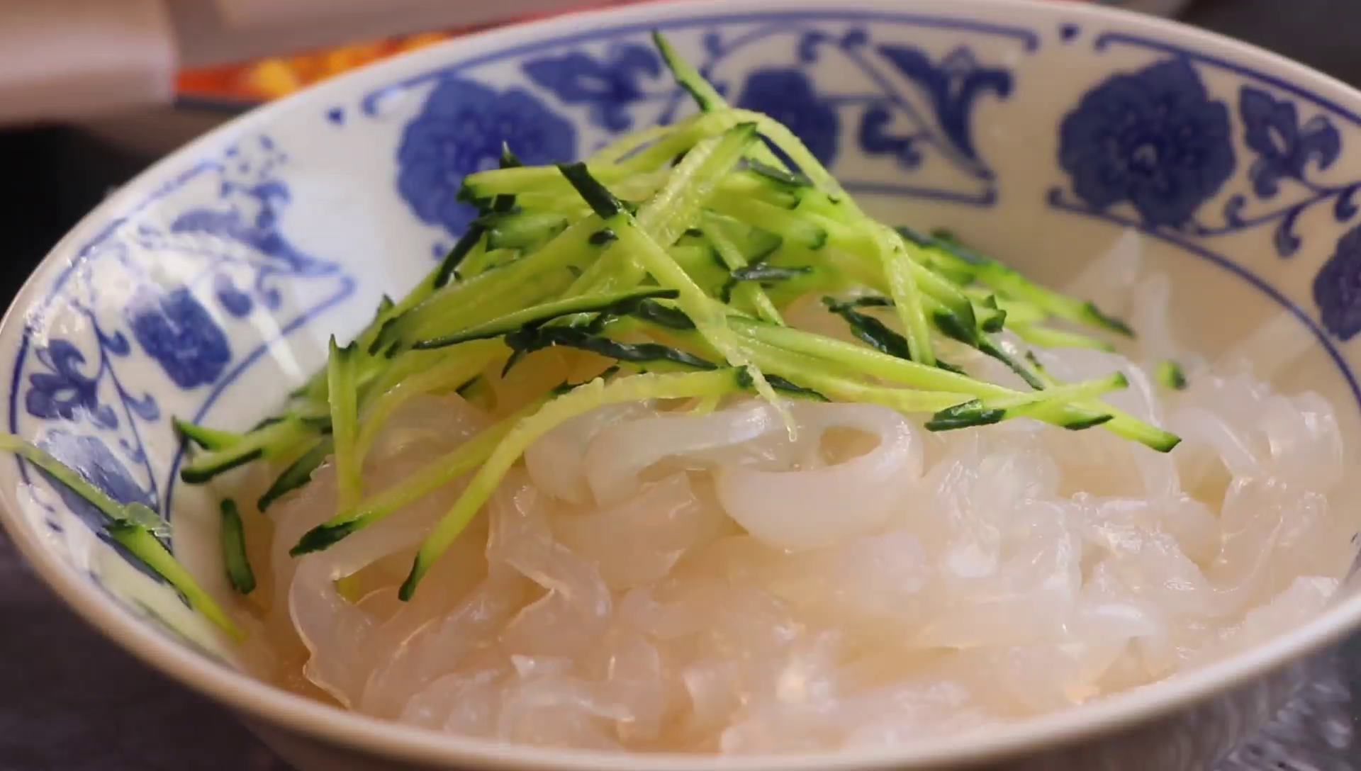 想吃凉粉汤汁咋做,怎么样做凉粉又软又好吃