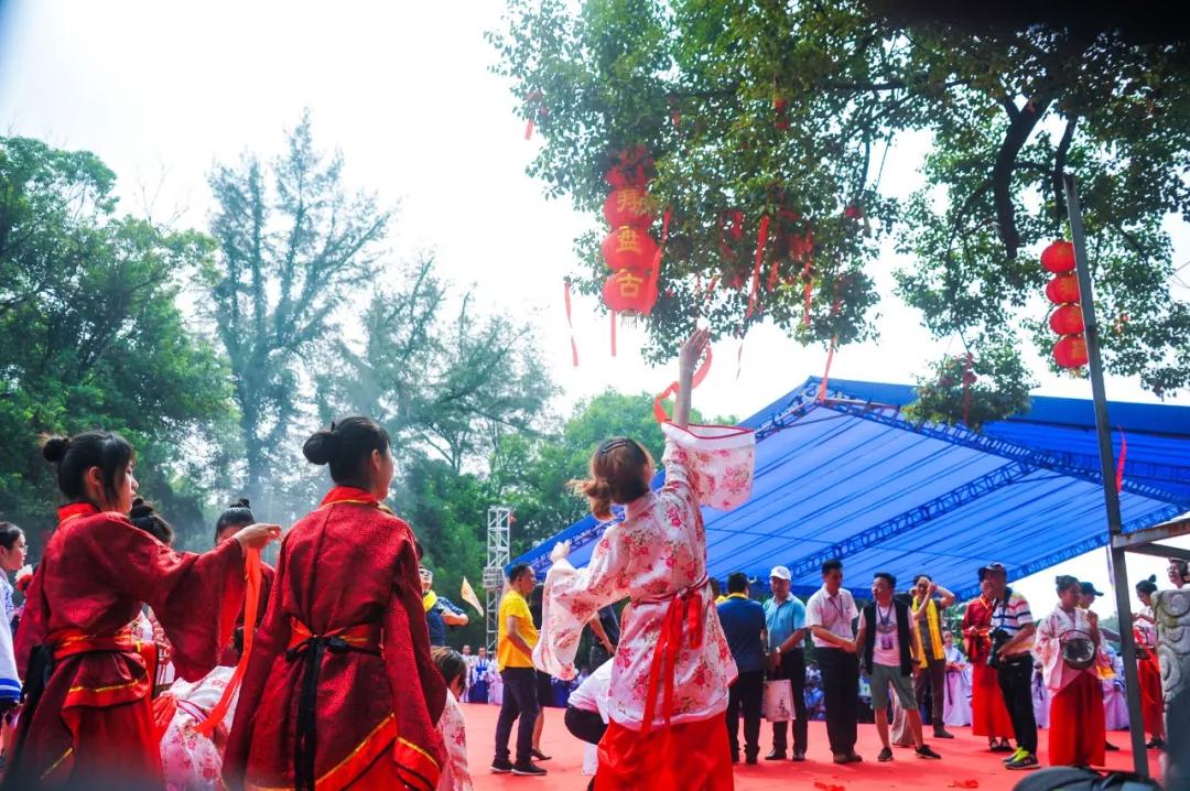 遇见狮岭真实视频,遇见狮子京剧