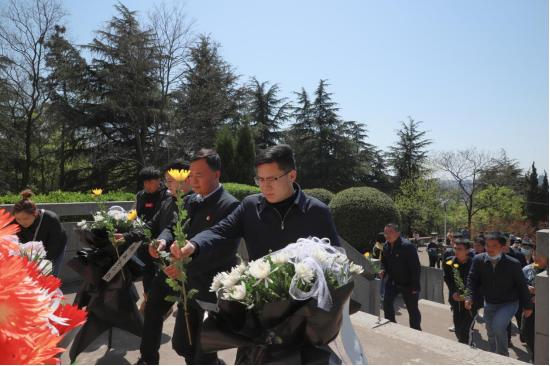 中铁一局铁建公司各单位开展“缅怀革命先烈弘扬民族精神”清明节祭扫活动