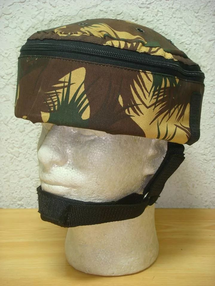 三哥为什么要斜戴帽子,三哥为什么头上裹着头巾