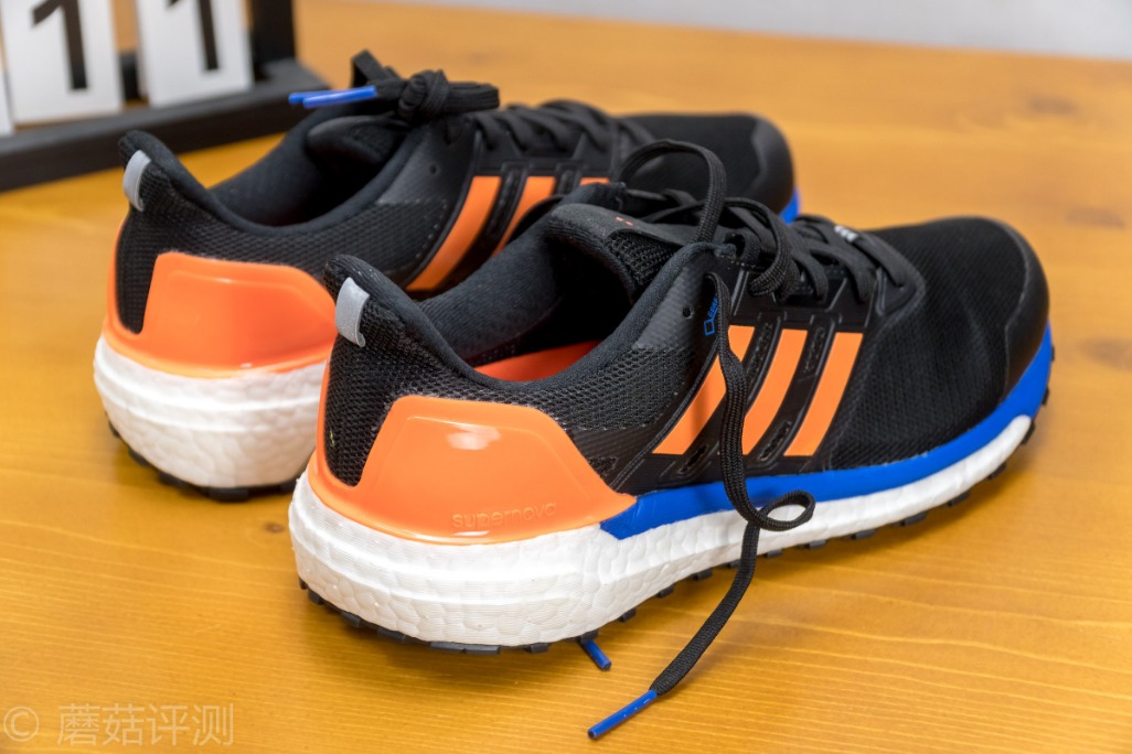 阿迪ultraboost22黑蓝,阿迪supernova和ultraboost