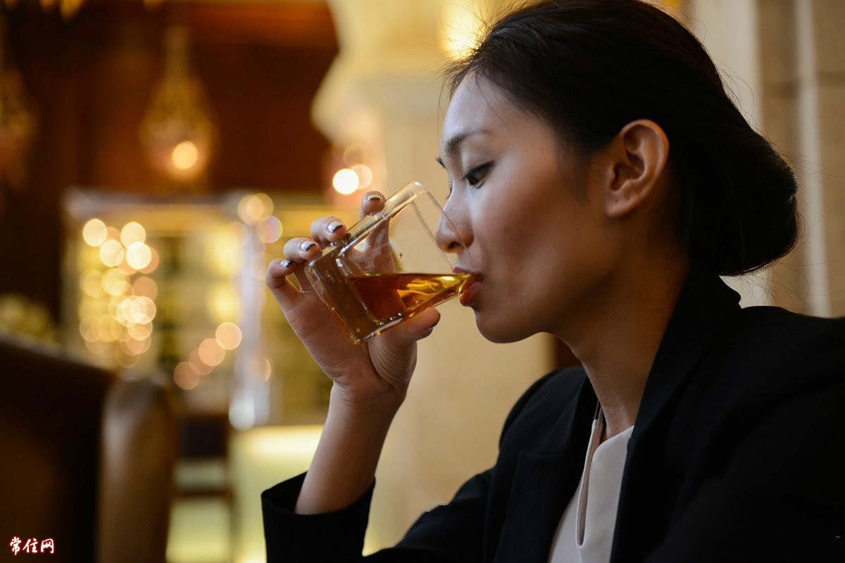 售楼小姐卖一套房回扣多少,售楼小姐卖出一套房能赚多少钱