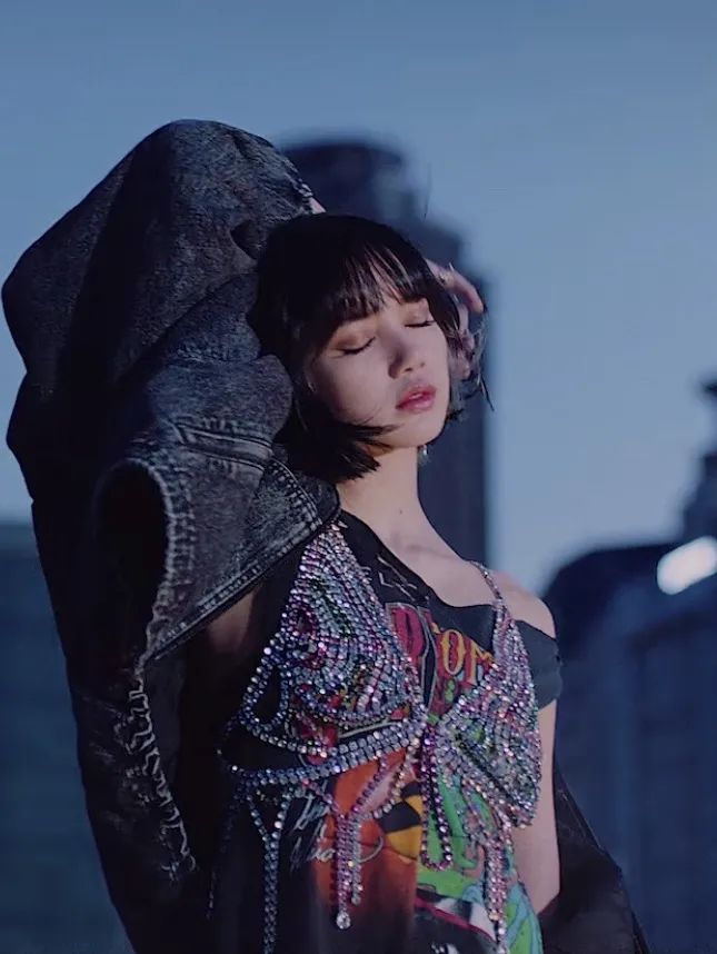 虞书欣穿的可爱灵动的衣服,自己认为适合虞书欣的衣服