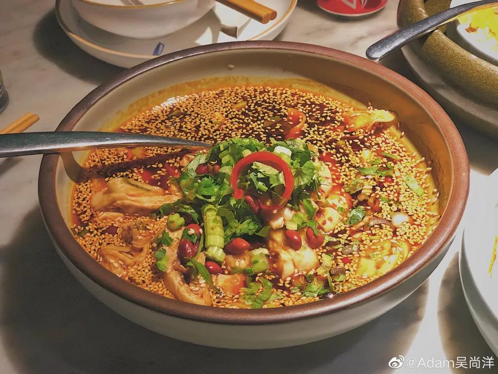 徐州第一高楼里排队不止哥老官！前5家店你可能都没吃过...