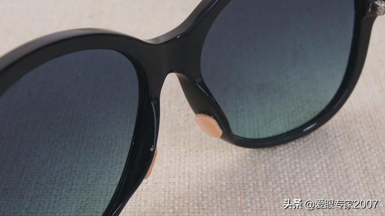 太阳镜鼻托掉了,板材眼镜鼻托掉了怎么配