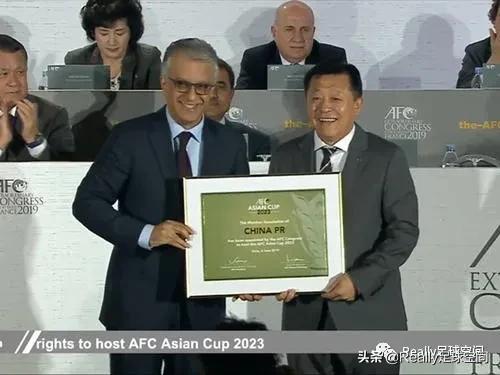 中国正在建设的专业足球场,8万人足球场造价