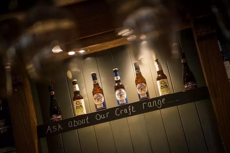 李嘉诚46亿英镑购买的酒吧巨头有何“花招”？