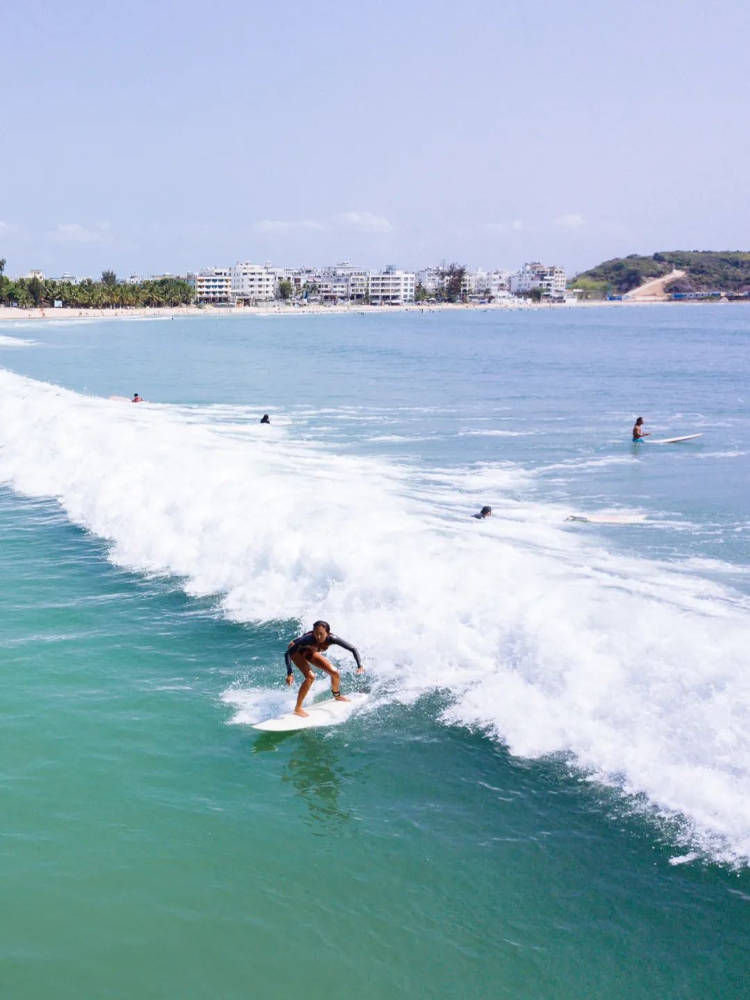 三亚后海村冲浪蹦迪,三亚后海村蹦野迪