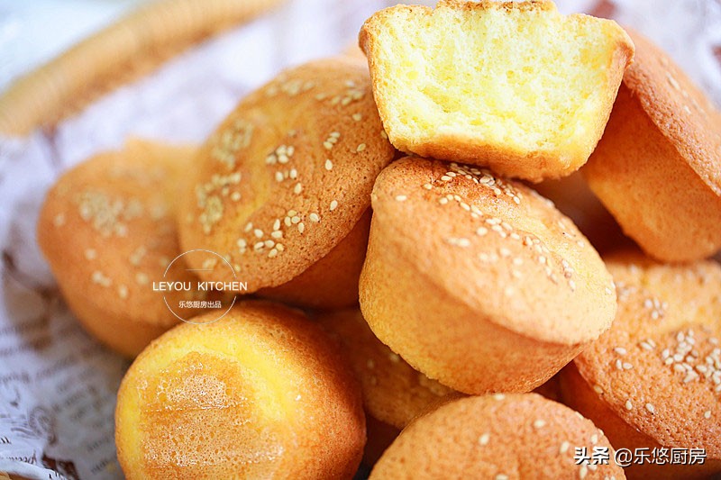 鸡蛋面粉花生油蛋糕,纯花生油鸡蛋白糖老式蛋糕做法