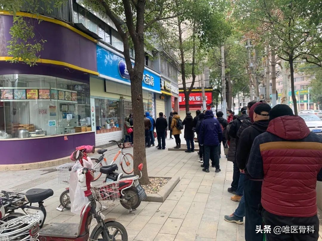 鑲虹値涓嬬殑姝︽眽琛楀ご,鑲虹値涓嬬殑姝︽眽鍖椾含