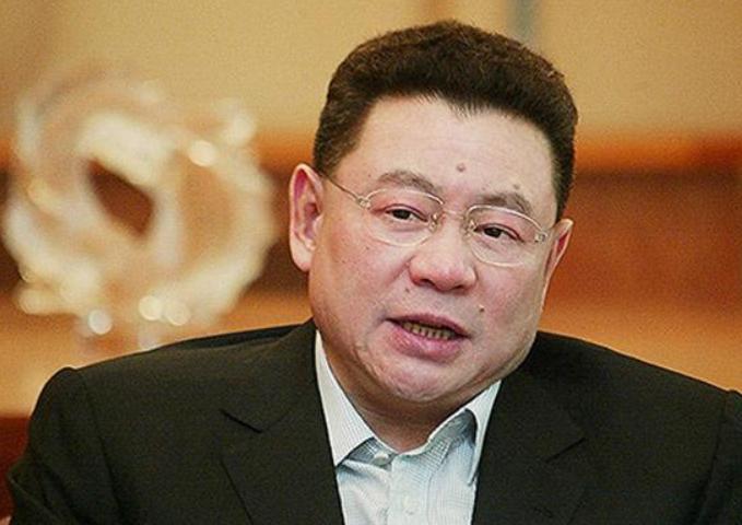 66岁刘銮雄花3亿换肾，37岁妻子为他生三胎，直接送了24套房子