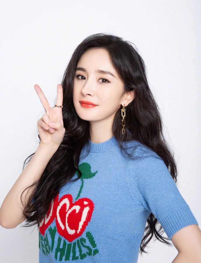 李佳琦直播回应黄腔道歉视频,李佳琦曾对杨幂开黄腔