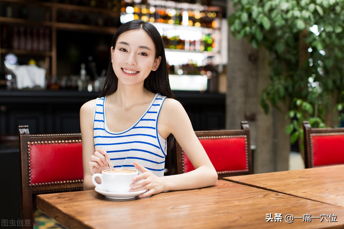 肘关节撑在桌上疼,治疗肩膀痛和胳膊肘痛的有效方法