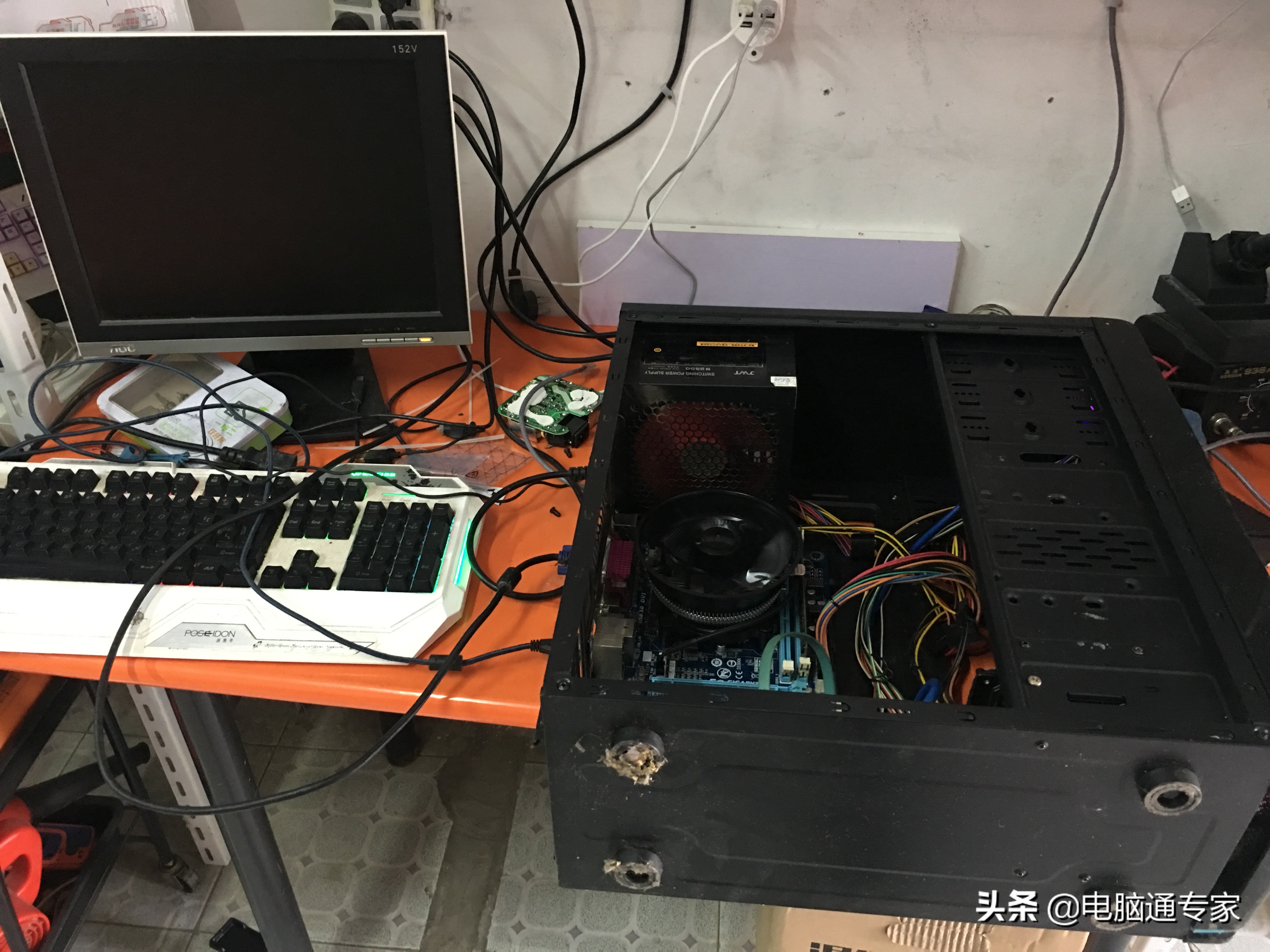 台式电脑能正常开机屏幕不显示,台式电脑怎么开机不显示屏幕