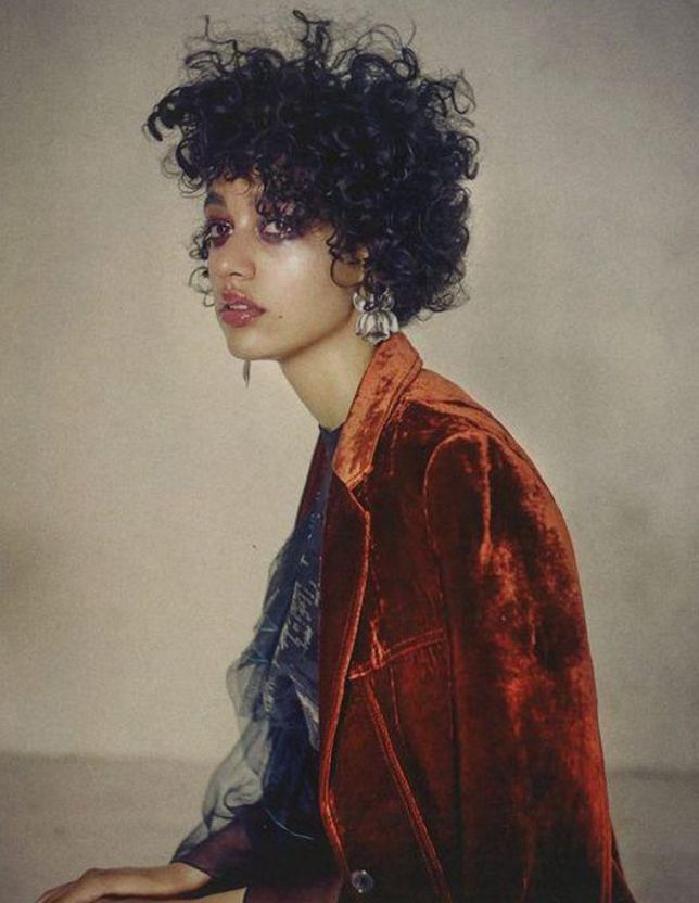 秋天穿丝绒太美太高级了 (轻薄高级的丝绒质地太讨人喜欢了)