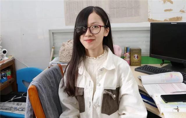 90后单眼老师的自信,90后单眼女教师